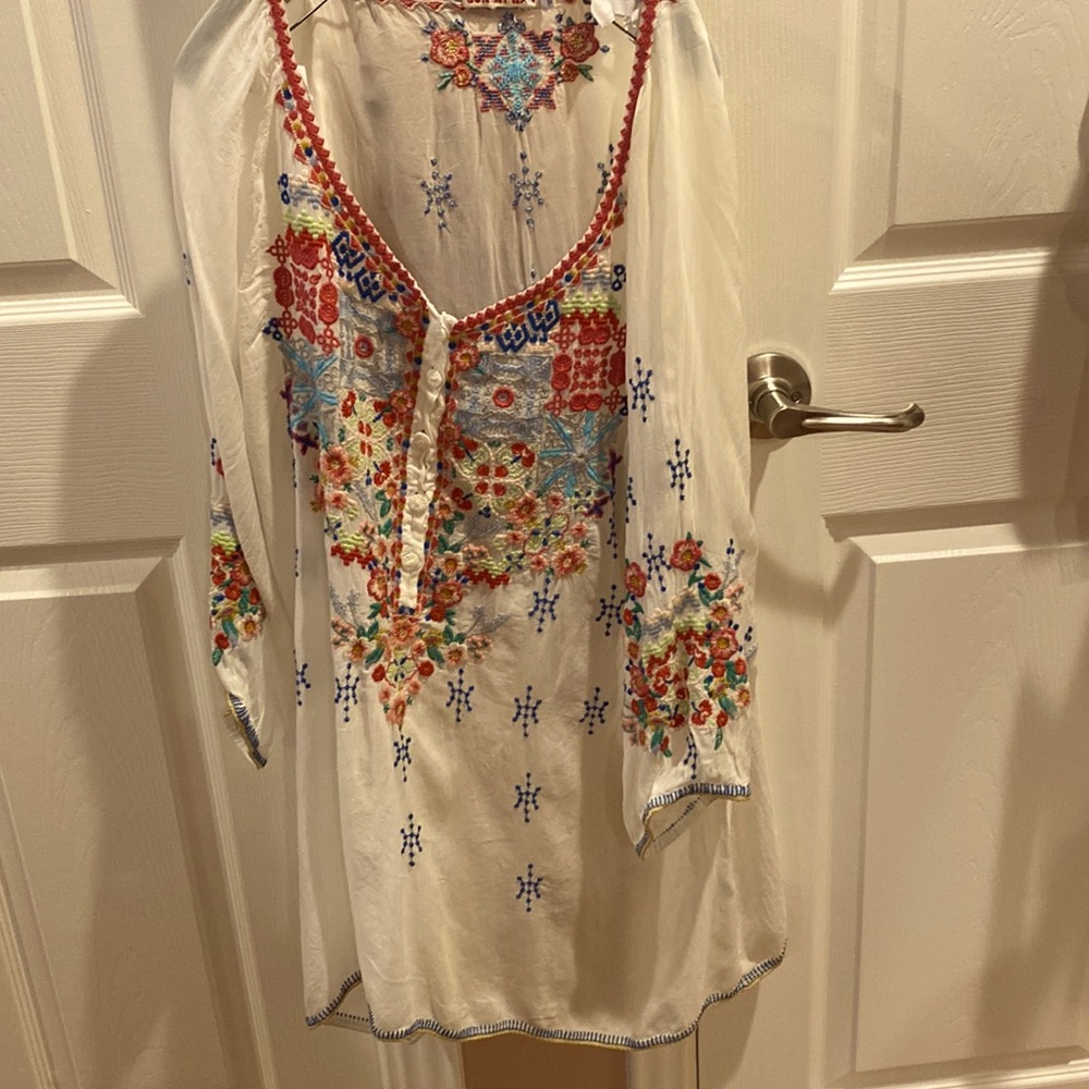 Johnny Was Embroidered Tunic. White with multi-colored embroidered flowers. SZ L